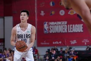 郭昊文2022年代表独行侠参加NBA夏季联赛，出场2场，收获10分1篮板2助攻