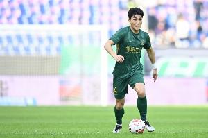 体坛报:世界杯中超独苗朴镇燮回归浙江队,提升球队中后场防守实力
