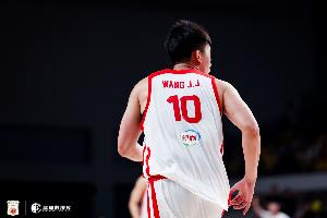 王俊杰表现不佳 全场仅3投1中 得分5分篮板3个助攻1次失误3次犯规4次