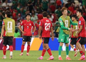亚足联球队末轮与非洲足联球队交锋，2平3负，韩国队0-1不敌南非队，最终被淘汰出局