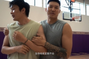 曾繁日戏谑与丁彦雨航不同队打球：4人对抗全场他表现不佳，全场跑不动