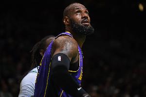 詹姆斯宣布：非退役！开启NBA第24个赛季，创历史纪录