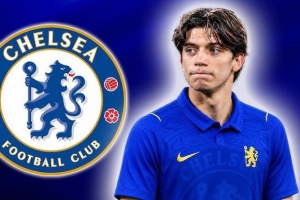 罗马诺透露：帕莱斯特拉周五将接受切尔西体检，并签约6+1年合同