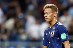 日本以1-0领先！本田圭佑表示：尽管我没有参赛，但嗓子有些干，头晕不适。