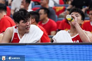 媒体人王俊杰与杨瀚森均感不适且焦急，杨瀚森效果未必优于徐昕