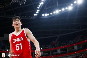 媒体人：球迷盼杨瀚森能“虐杀” 他需调整自身与国家队适应