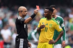 科贝：南非中场特姆巴·兹瓦内首轮染红遭FIFA禁赛3场